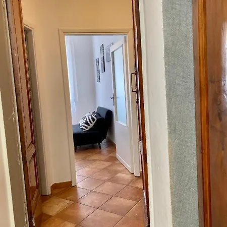 Nice & Roomy Behind The Uffizi Museum