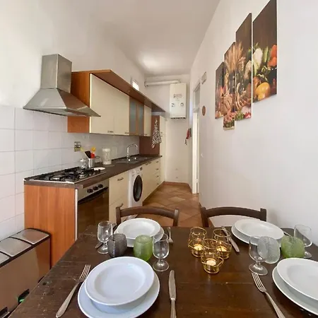 Nice & Roomy Behind The Uffizi Museum Apartment Florence
