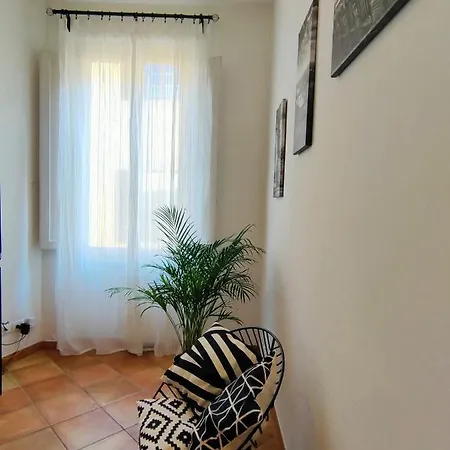 Nice & Roomy Behind The Uffizi Museum Apartment