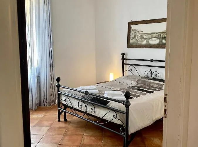 Nice & Roomy Behind The Uffizi Museum * Florencja