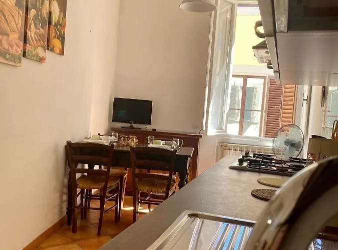 Nice & Roomy Behind The Uffizi Museum Florencja
